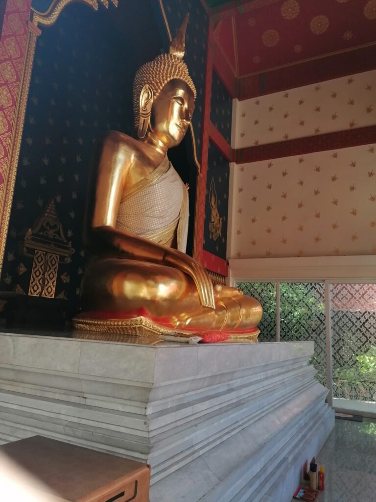 How to visit Golden Mount (Wat Saket) by Bus: My first day in Bangkok