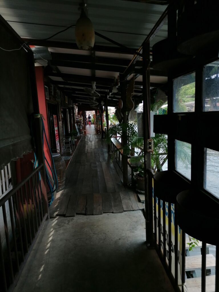 Khlong Bang Luang Floating Market: Art, Food & Canal Life Khlong Bang Luang Floating Market: Art, Food & Canal Life