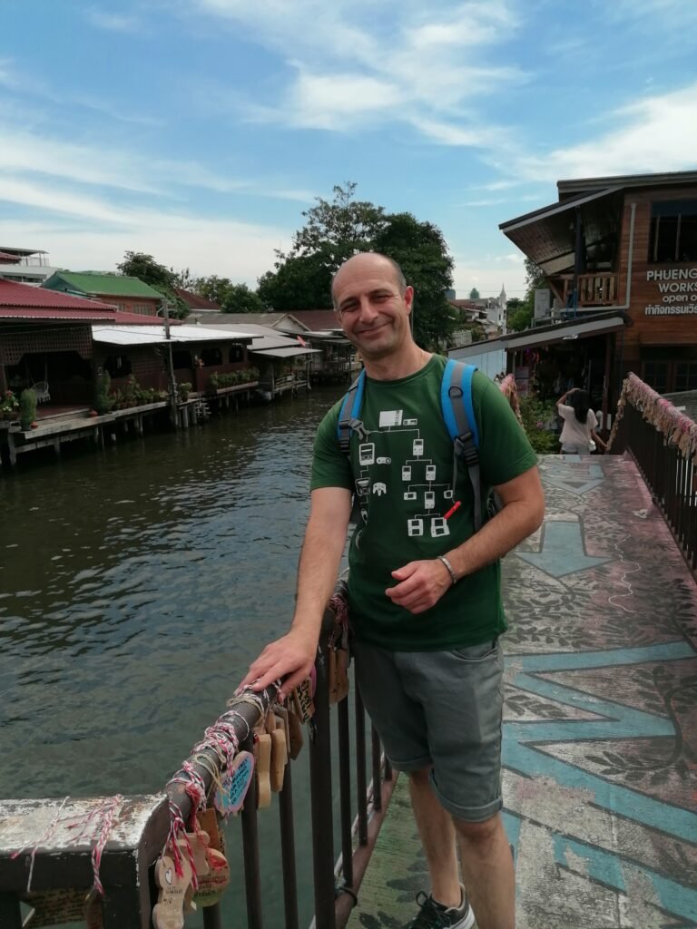 Khlong Bang Luang Floating Market: Art, Food & Canal Life
