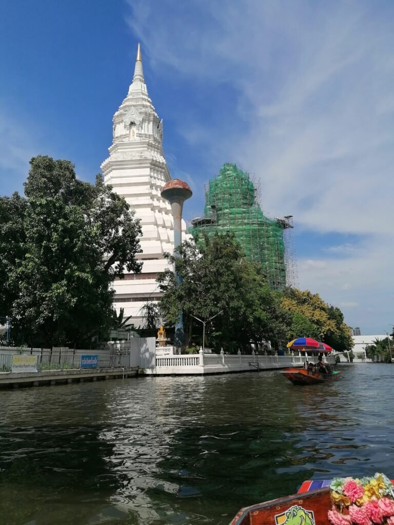 Khlong Bang Luang Floating Market: Art, Food & Canal Life Khlong Bang Luang Floating Market: Art, Food & Canal Life