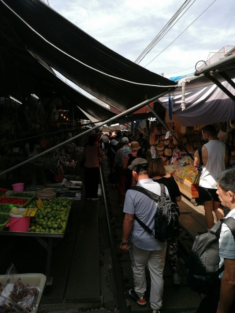 Maeklong Railway Market and Damnoen Saduak Floating Market: Bangkok Day Trip Guide Maeklong Railway Market and Damnoen Saduak Floating Market: Bangkok Day Trip Guide