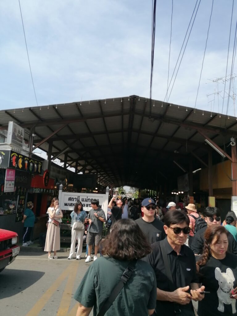 Maeklong Railway Market and Damnoen Saduak Floating Market: Bangkok Day Trip Guide Maeklong Railway Market and Damnoen Saduak Floating Market: Bangkok Day Trip Guide