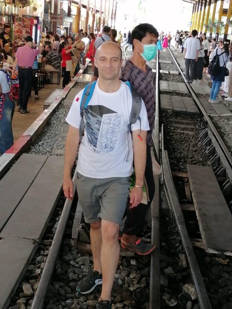 Maeklong Railway Market and Damnoen Saduak Floating Market: Bangkok Day Trip Guide Maeklong Railway Market and Damnoen Saduak Floating Market: Bangkok Day Trip Guide