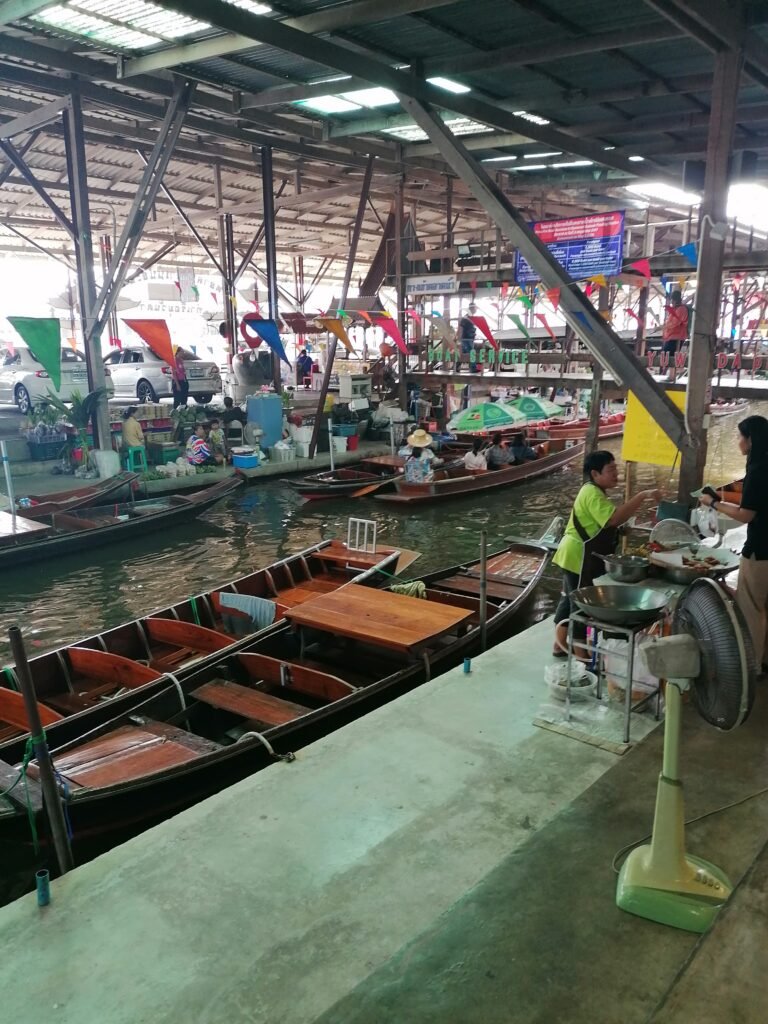 Maeklong Railway Market and Damnoen Saduak Floating Market: Bangkok Day Trip Guide Maeklong Railway Market and Damnoen Saduak Floating Market: Bangkok Day Trip Guide