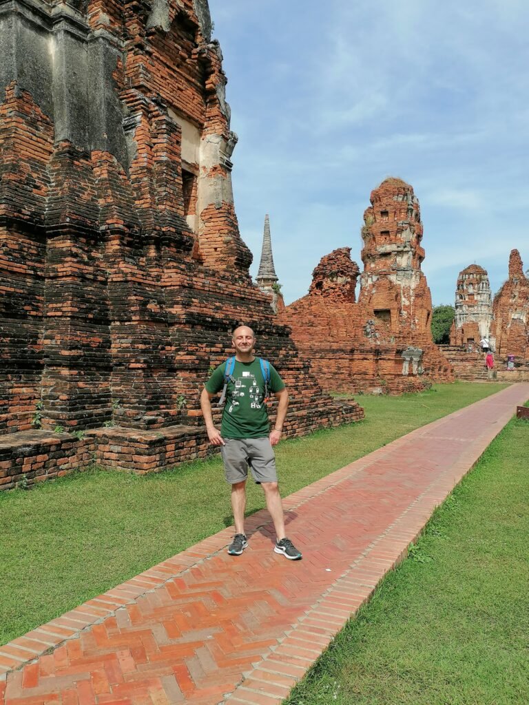 Bangkok to Ayutthaya by Train: A One-Day Trip GuideBangkok to Ayutthaya by Train: A One-Day Trip Guide