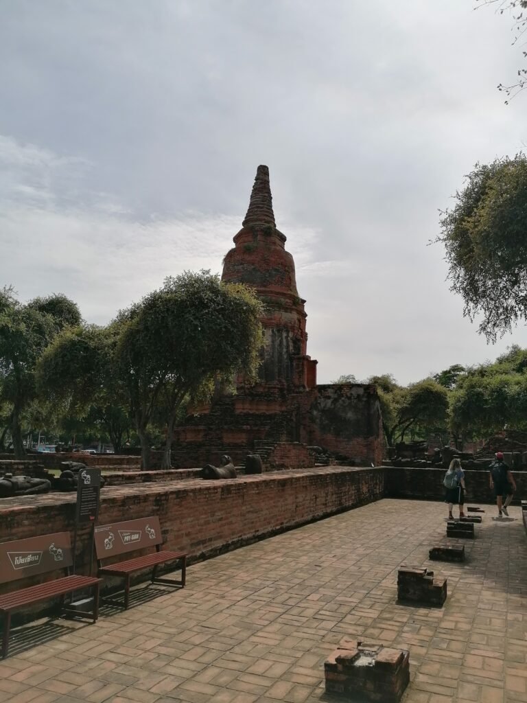Bangkok to Ayutthaya by Train: A One-Day Trip GuideBangkok to Ayutthaya by Train: A One-Day Trip Guide